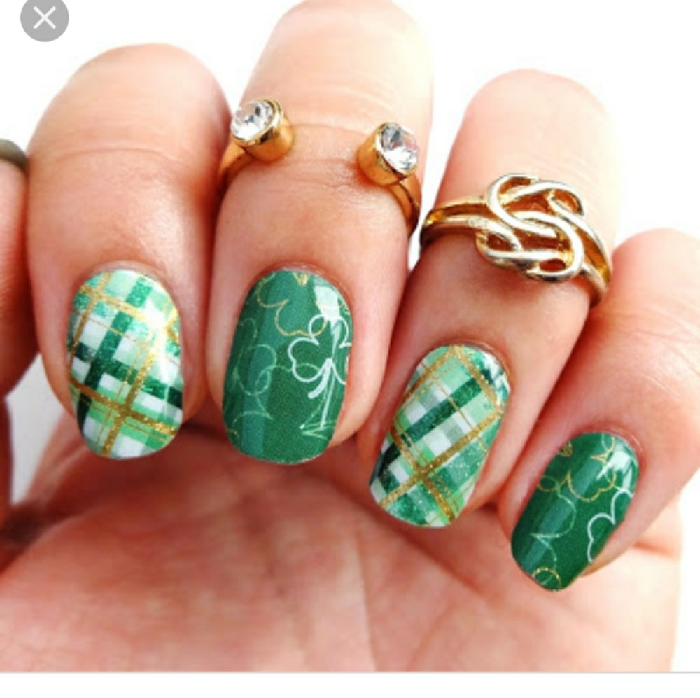 St Patrick's day nail wrap